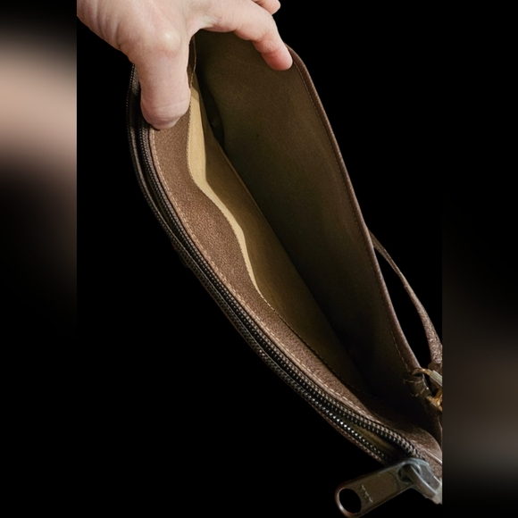 Gucci Crossbody Purse - Picture 7 of 11